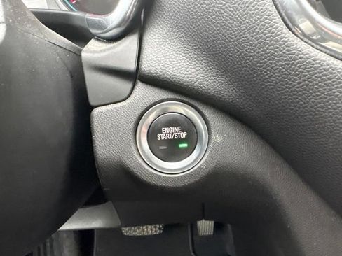 Used 2020 Chevrolet Equinox LT FWD image 19