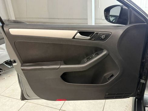 Used 2014 Volkswagen Jetta GLI image 15