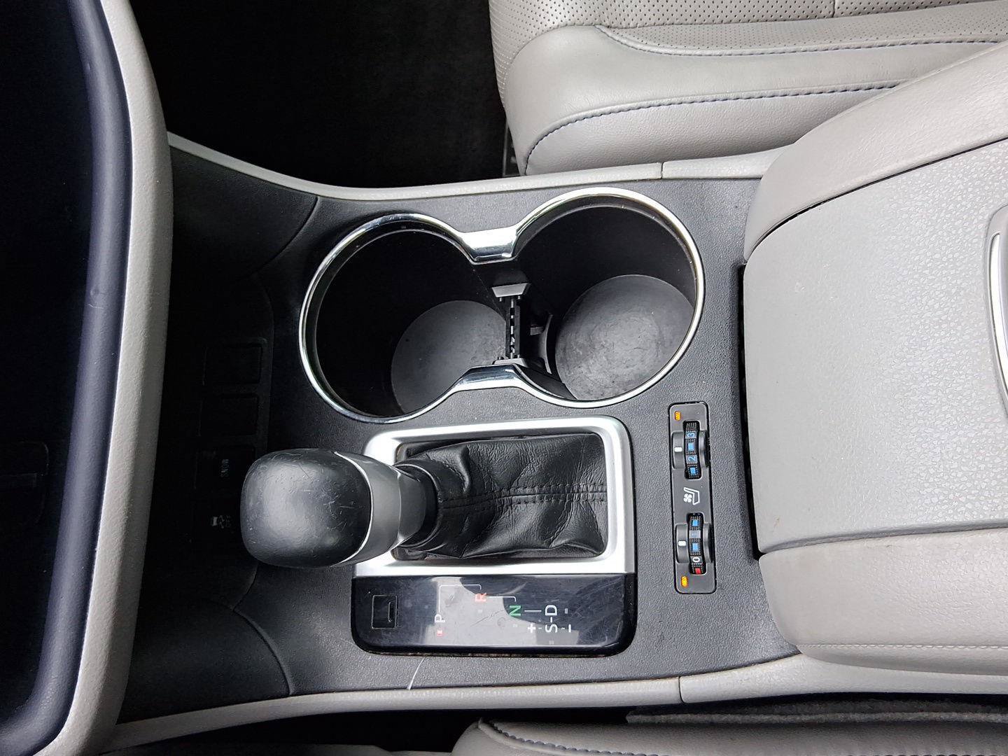 Used 2018 Toyota Highlander Limited FWD image 21