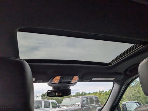 Used 2024 Dodge Durango GT image 22