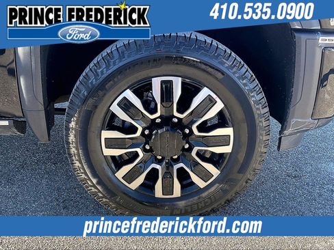 Used 2025 GMC Sierra 3500 Denali Ultimate image 9