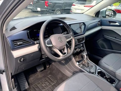 Used 2024 Volkswagen Taos SE w/ Panoramic Sunroof Package AWD/4WD image 4