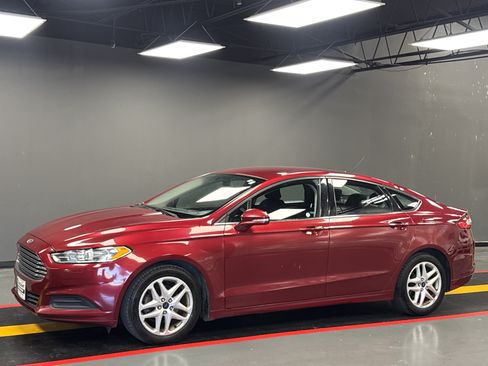 Used 2016 Ford Fusion SE FWD image 1