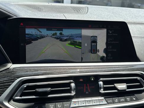 Used 2022 BMW X7 xDrive40i w/ M Sport Package AWD/4WD image 26