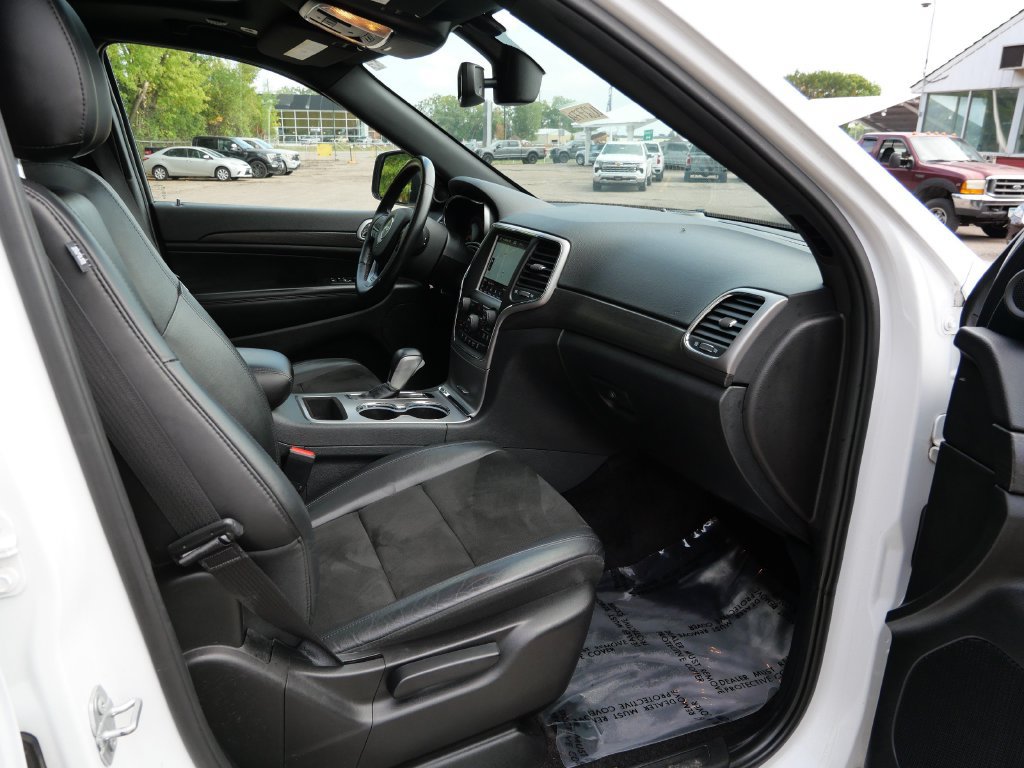 Used 2018 Jeep Grand Cherokee Altitude AWD/4WD image 11