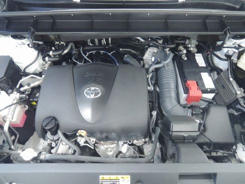 Used 2022 Toyota Highlander LE image 39