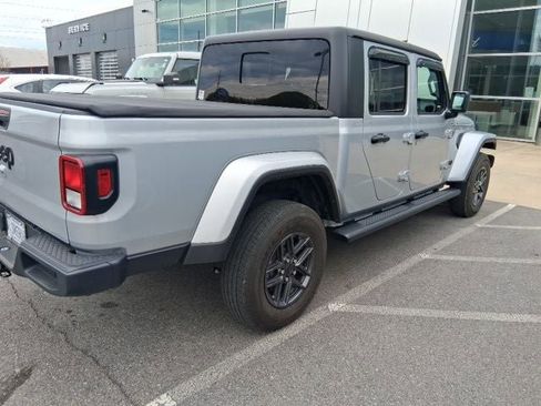 Used 2024 Jeep Gladiator Sport image 5