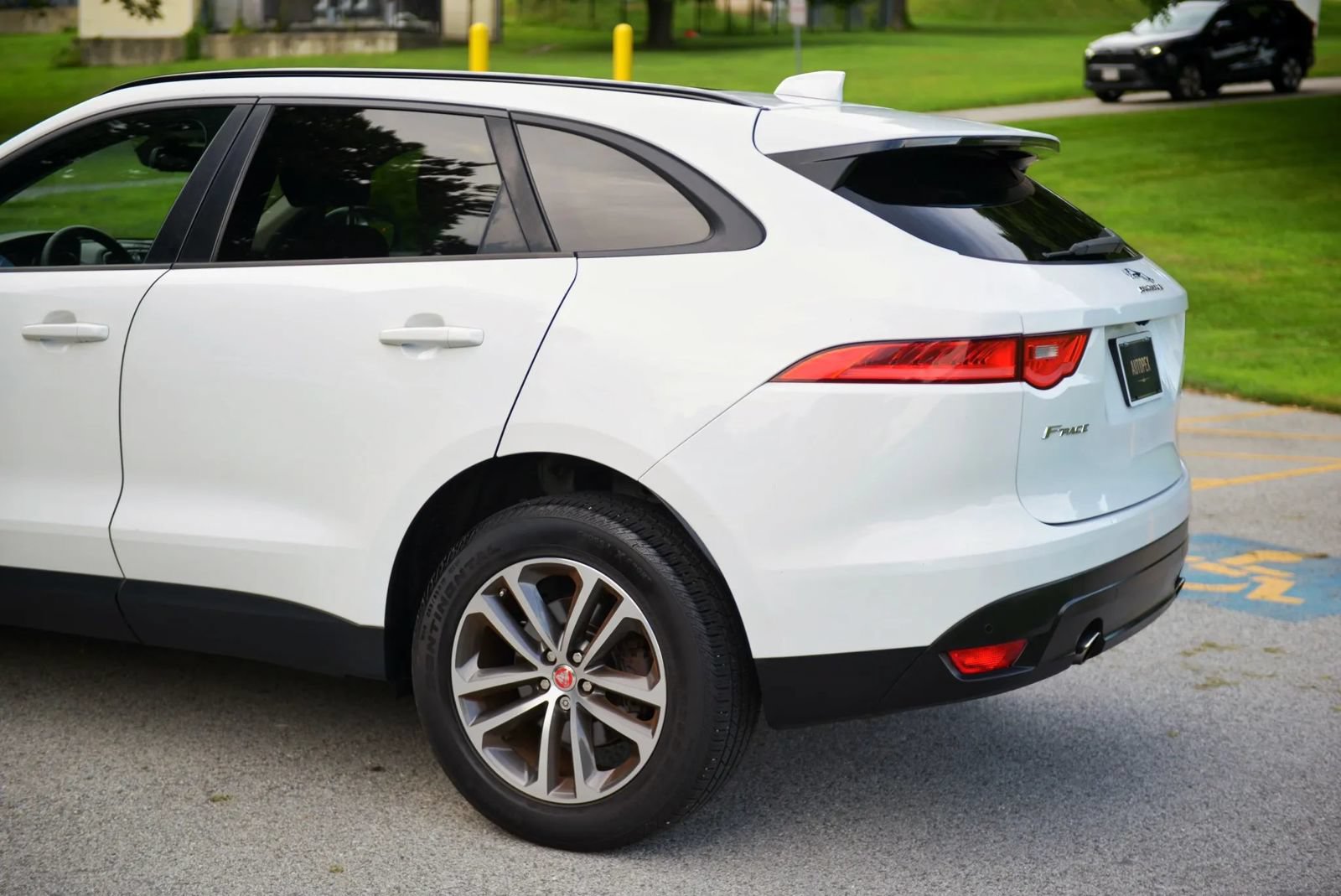 Used 2018 Jaguar F-PACE Premium AWD/4WD image 35