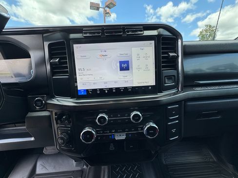Used 2023 Ford F250 Lariat w/ Sport Appearance Package AWD/4WD image 19
