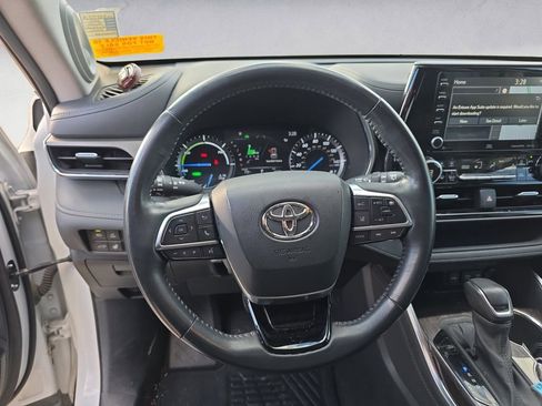 Used 2021 Toyota Highlander Limited image 12
