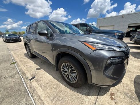 Used 2026 Nissan Rogue S FWD image 3