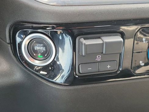 Used 2025 Chevrolet Silverado 1500 LT AWD/4WD image 26