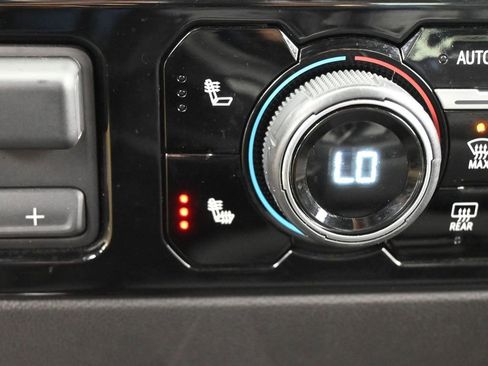 Used 2025 Chevrolet Silverado 2500 LT w/ Convenience Package image 23