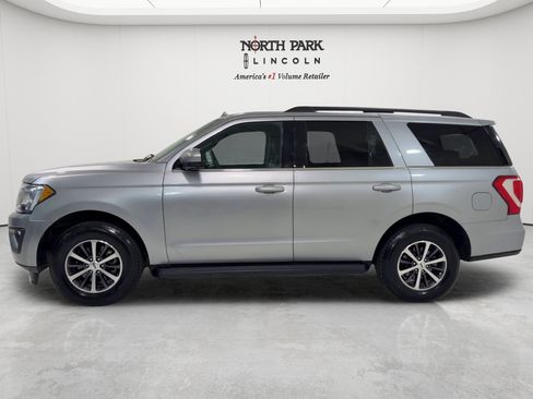Used 2021 Ford Expedition XLT RWD image 2