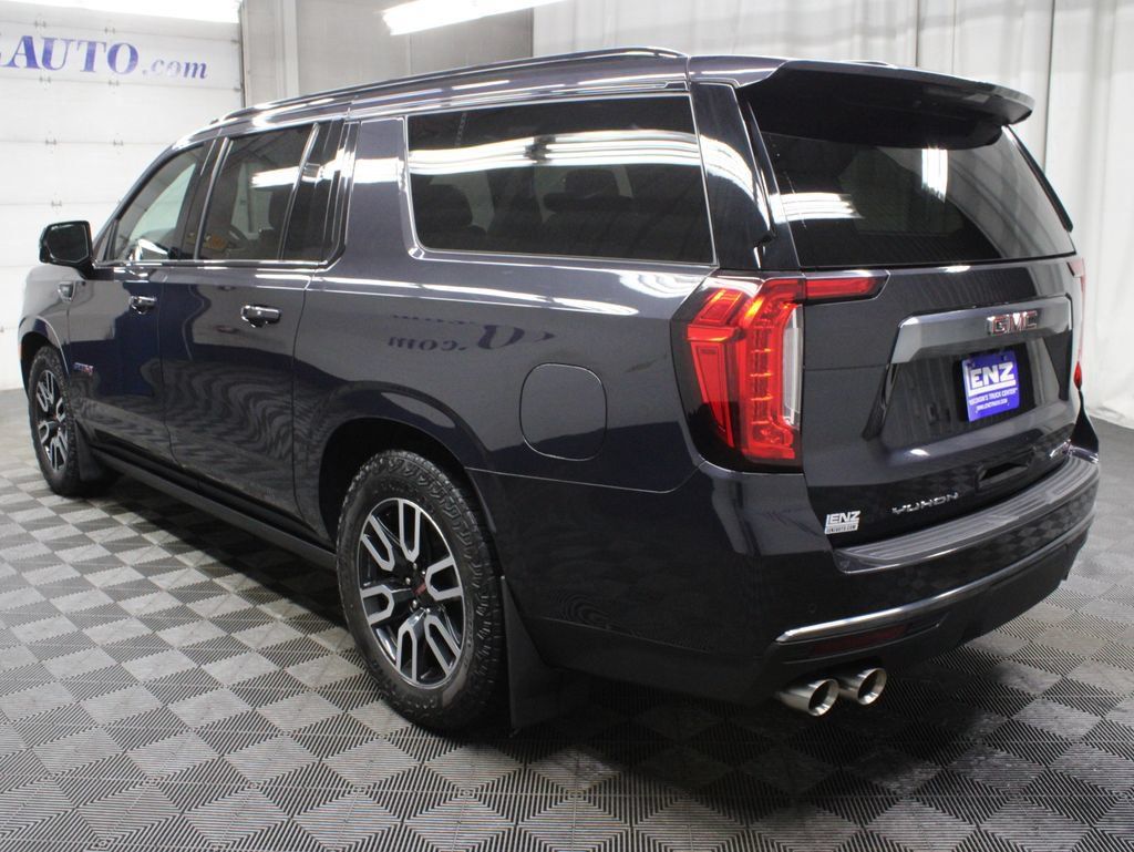 Used 2024 GMC Yukon XL AT4 w/ AT4 Premium Plus Package AWD/4WD image 7