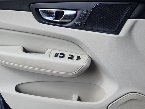 Used 2023 Volvo XC60 B5 Ultimate w/ Climate Package FWD image 22