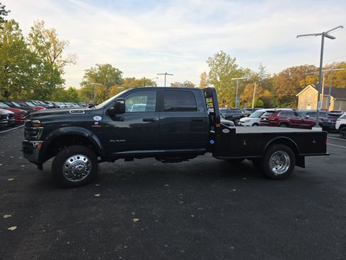 New 2026 RAM 5500 4x4 Crew Cab image 17