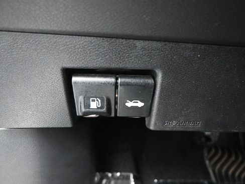 Used 2024 Nissan Versa SV FWD image 20