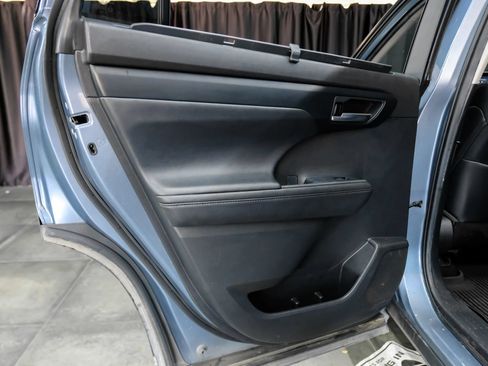 Used 2021 Toyota Highlander XLE FWD image 55