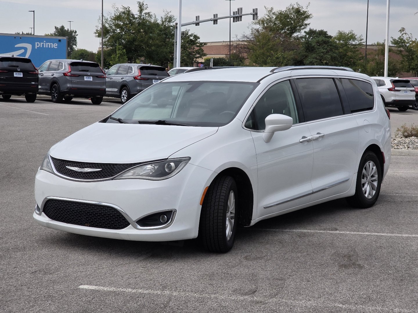 Used 2018 Chrysler Pacifica Touring-L FWD image 10