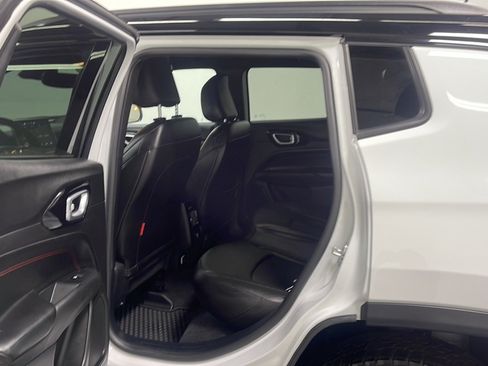 Used 2025 Jeep Compass Trailhawk AWD/4WD image 14