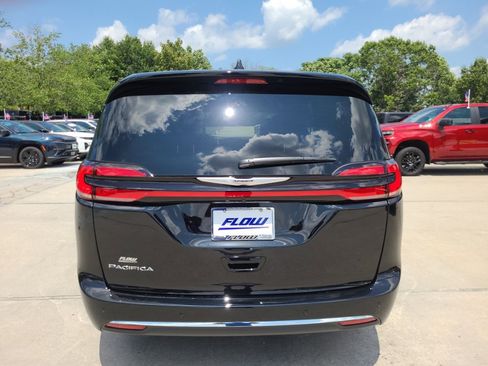 New 2025 Chrysler Pacifica Select image 14