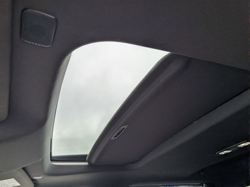 Used 2022 Chevrolet Silverado 1500 High Country w/ Technology Package image 13