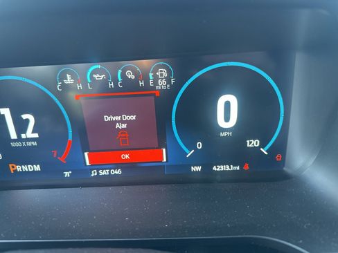 Used 2022 Ford F150 Lariat w/ Equipment Group 502A High image 12