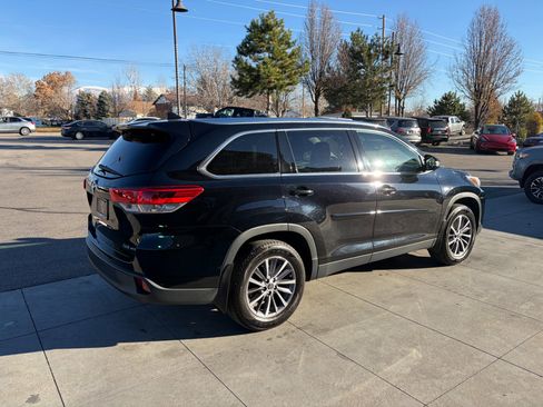 Used 2019 Toyota Highlander XLE image 28
