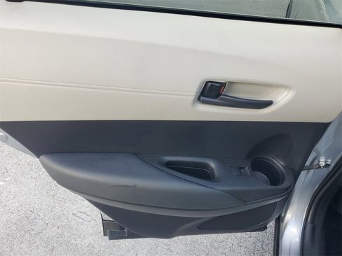 Used 2022 Toyota Corolla Cross L image 13