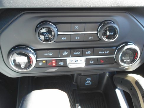 New 2025 Ford Bronco Badlands image 41