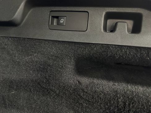 Used 2019 Buick Regal Avenir w/ Driver Confidence Package II image 32