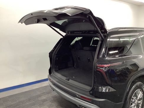 Used 2024 Chevrolet Traverse LT FWD image 18