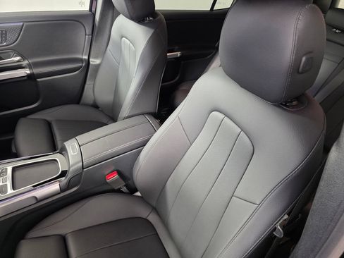 Certified 2025 Mercedes-Benz GLB 250 image 11