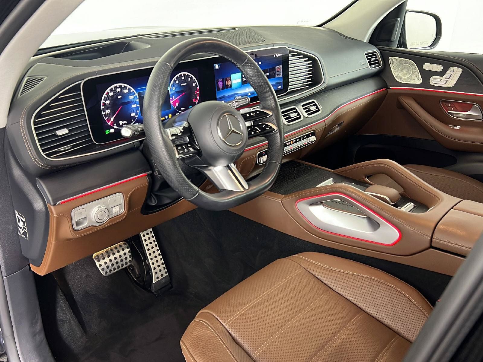 Used 2024 Mercedes-Benz GLS 580 4MATIC image 2
