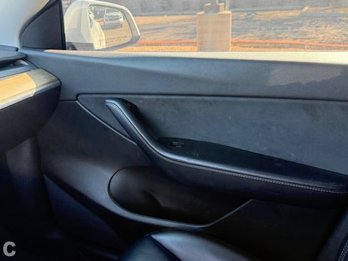 Used 2021 Tesla Model Y Long Range AWD/4WD image 19