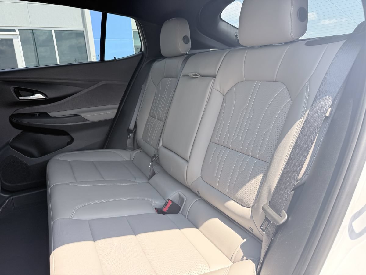 Used 2025 Buick Envista Avenir FWD image 14