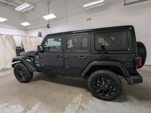 Used 2024 Jeep Wrangler Unlimited Sahara AWD/4WD image 10