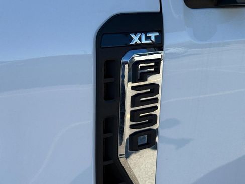 Used 2024 Ford F250 XLT image 2