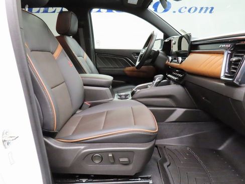 Used 2025 GMC Canyon AT4 w/ Technology Plus Package image 30