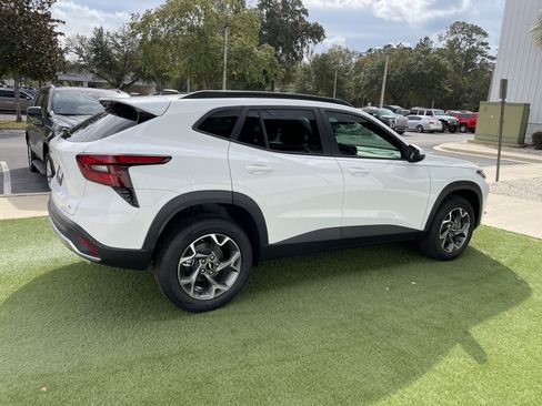 New 2025 Chevrolet Trax LT w/ Driver Confidence Package image 32