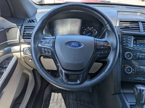 Used 2018 Ford Explorer XLT AWD/4WD image 12