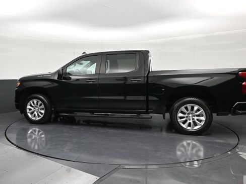 Used 2022 Chevrolet Silverado 1500 Custom RWD image 2