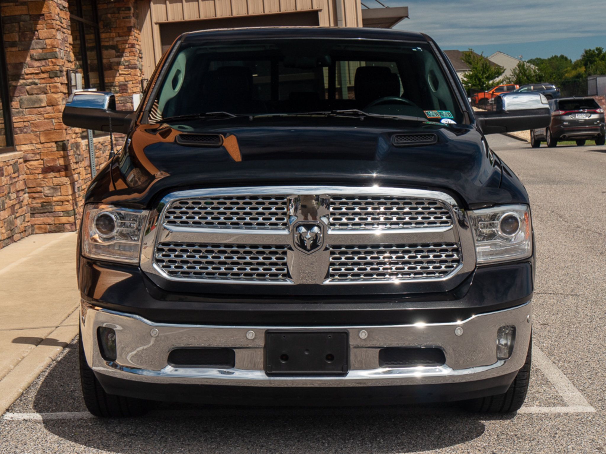 Used 2017 RAM 1500 Laramie AWD/4WD image 8