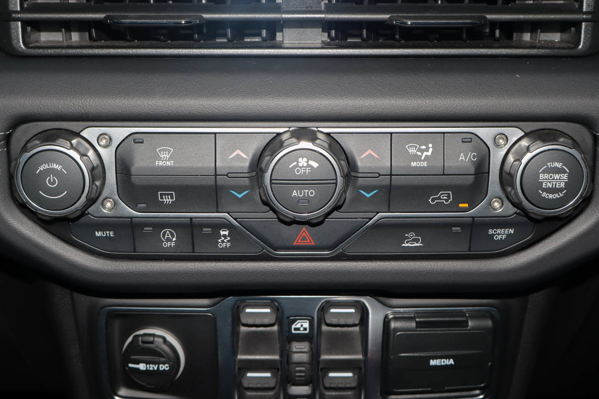 Used 2026 Jeep Gladiator Mojave AWD/4WD image 11
