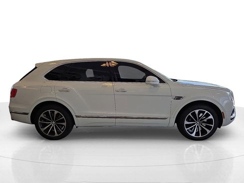Used 2018 Bentley Bentayga image 6