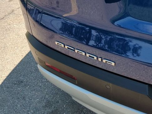 Certified 2023 GMC Acadia SLT w/ Preferred Package AWD/4WD image 33