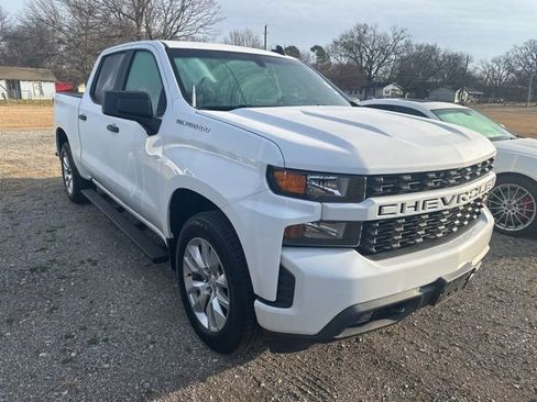 Used 2020 Chevrolet Silverado 1500 Custom w/ Custom Value Package image 3