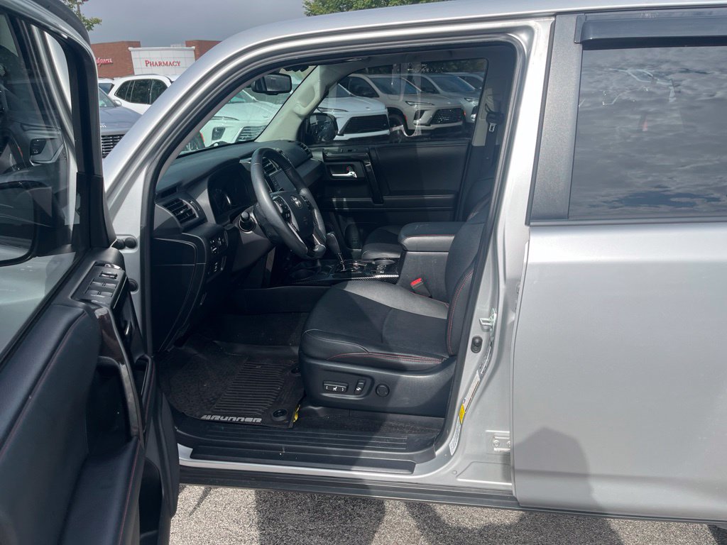 Used 2020 Toyota 4Runner Venture w/ Moonroof Package AWD/4WD image 6