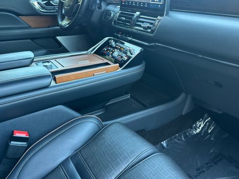 Used 2022 Lincoln Navigator L Black Label image 17